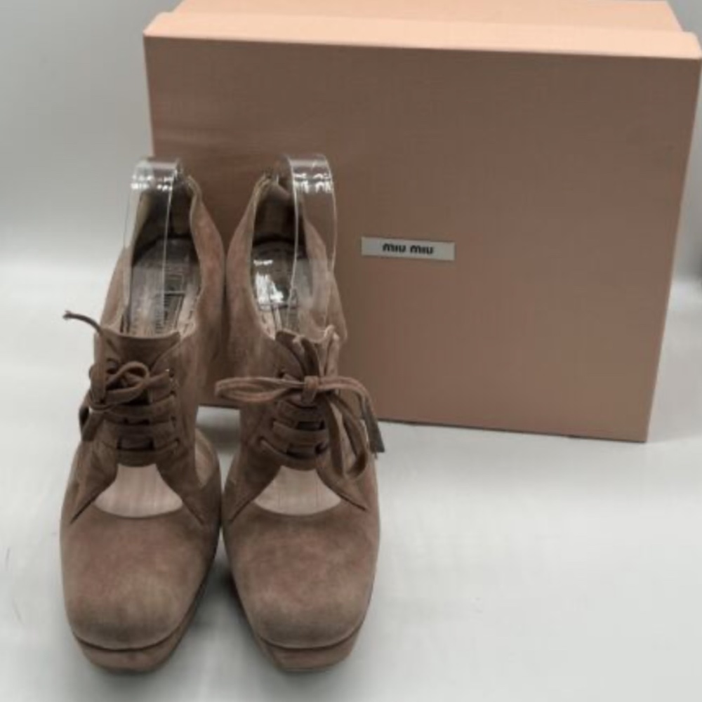 Miu Miu Suede Closed Toe Lace Up Shoe Boot Heel in Pink sz 38